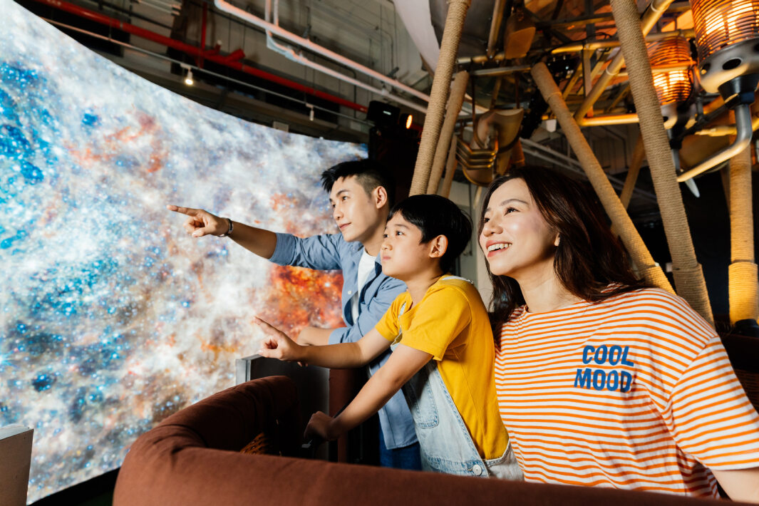 ���_����ȫ�_���6��������4������Ψһ���dLED����ƴ���@ʾ���ĄӸ��w�д���׌�˿��v���ڟ�����ϣ�������v�侳�Ăγ������[��Ȥ